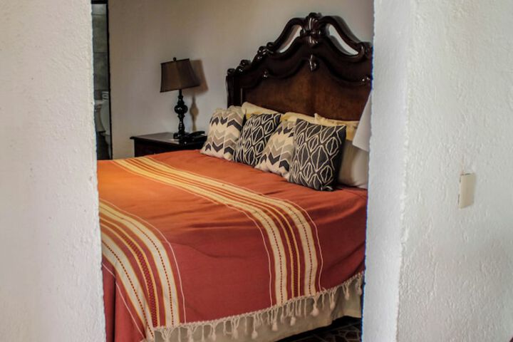 Room 10 of 205