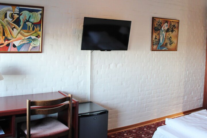 Room 6 of 22