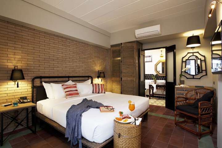 Room 6 of 30