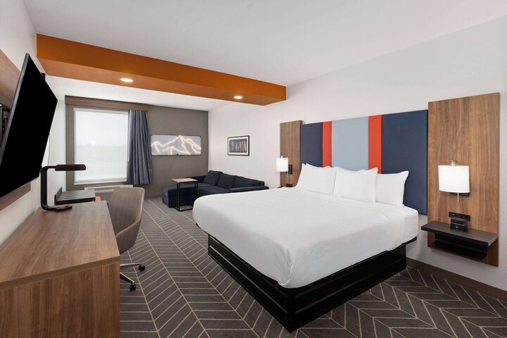 1 King Bed (9 of 14)