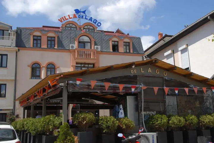 HOTEL DE LAGO