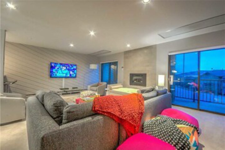 Room 10 of 25