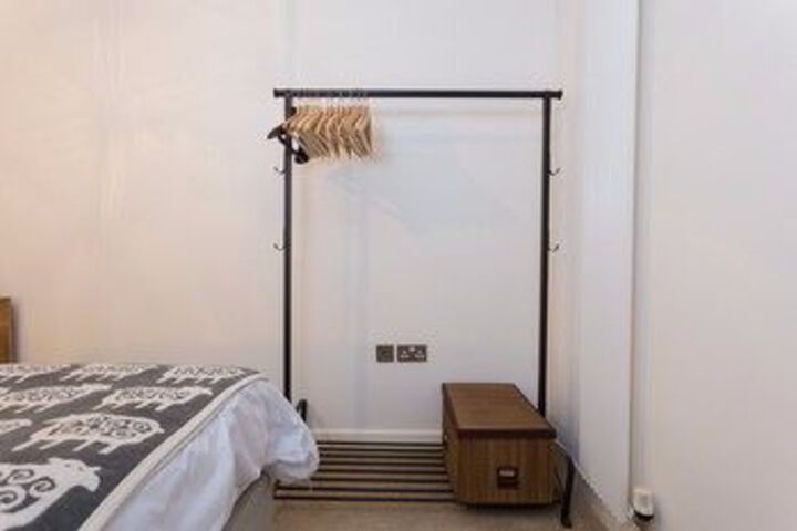 Room 7 of 18