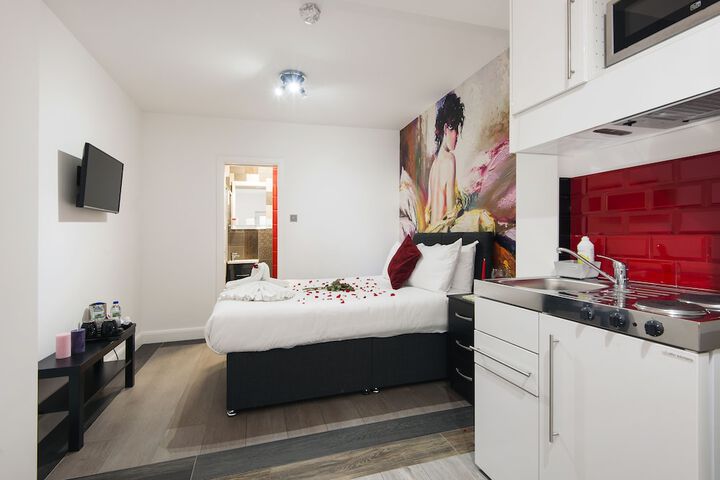 Room 6 of 40