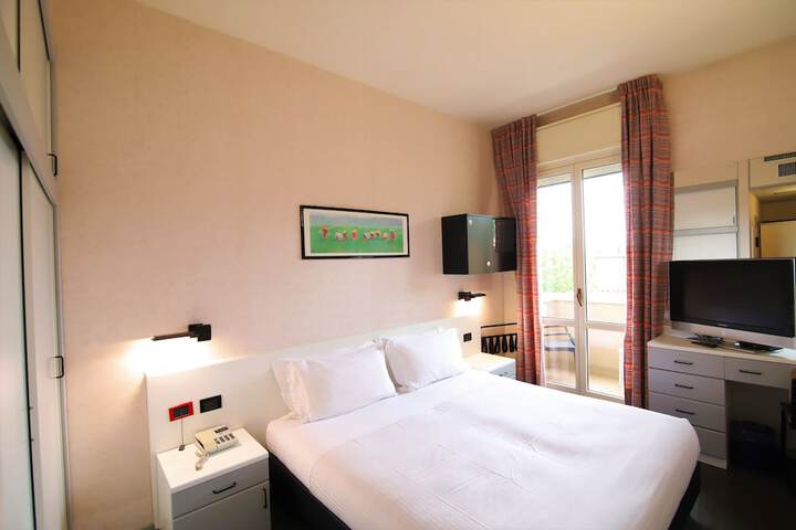 Room 6 of 45