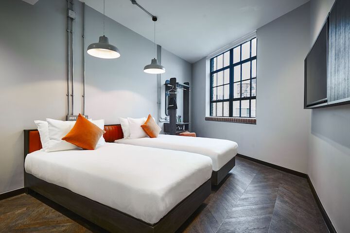 Room 17 of 44