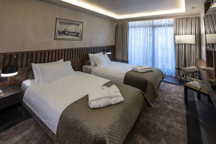 Room 9 of 30