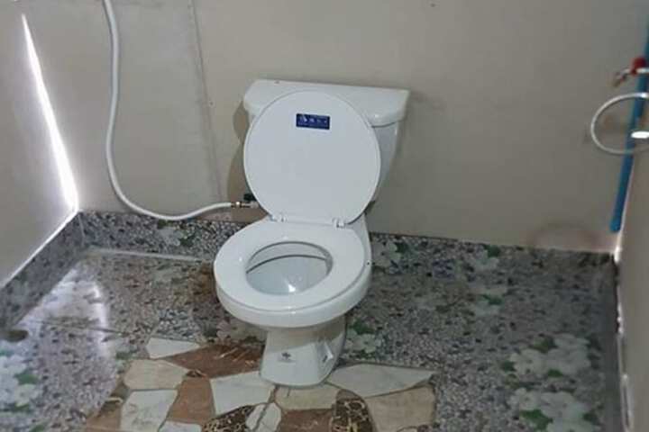 Room 9 of 13