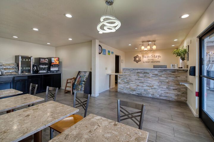 Entrance & Lobby