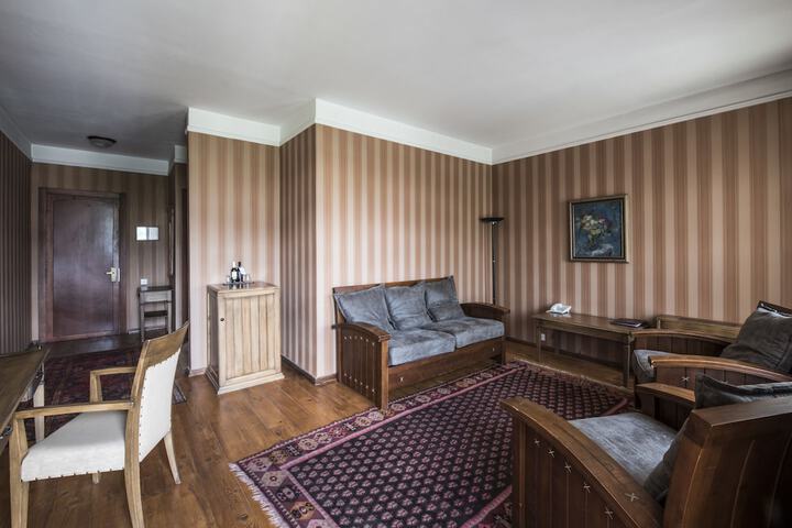 Room 35 of 90
