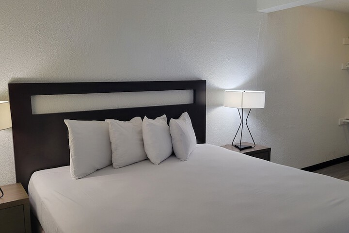 Room 10 of 20
