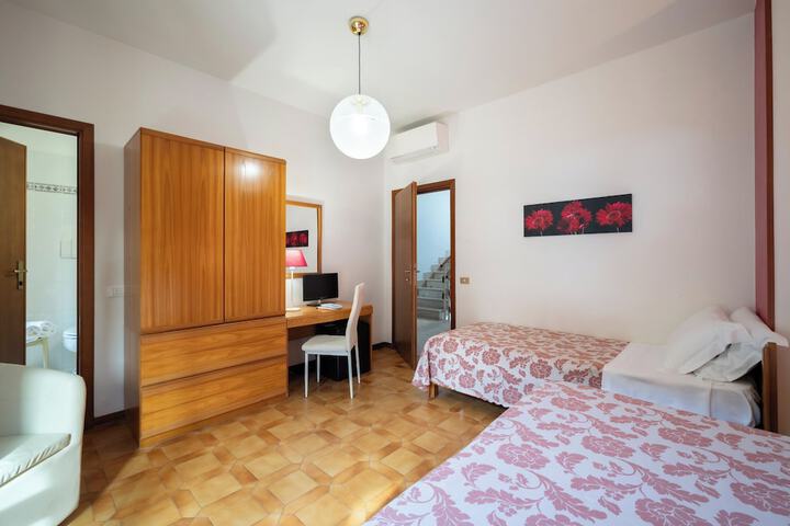 Room 33 of 78