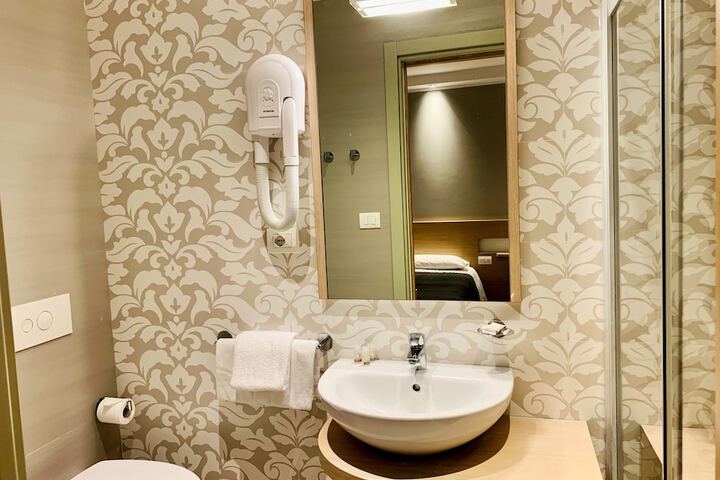 Room 19 of 39