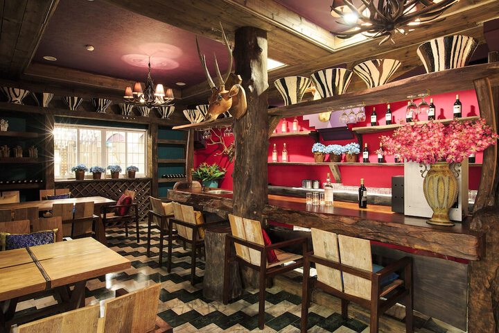 Lounge 51 of 58