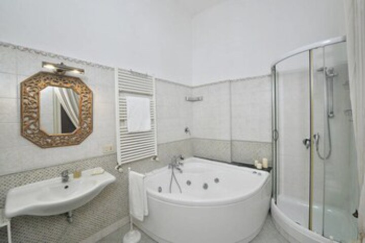 Room 5 of 24