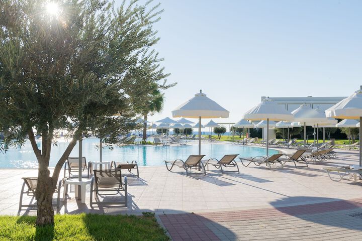 Hotel with Pool