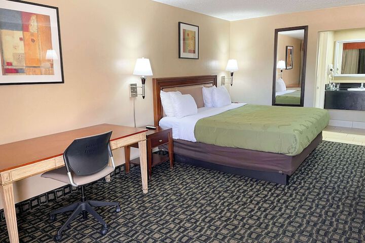 King Room Disability Accessible (3 of 7)