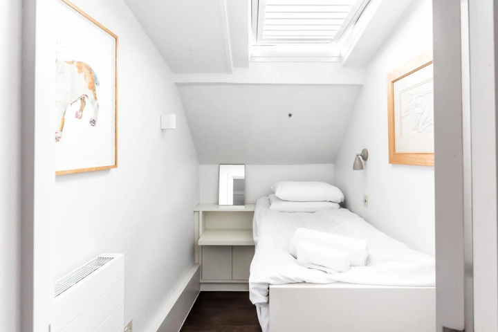 Room 5 of 13