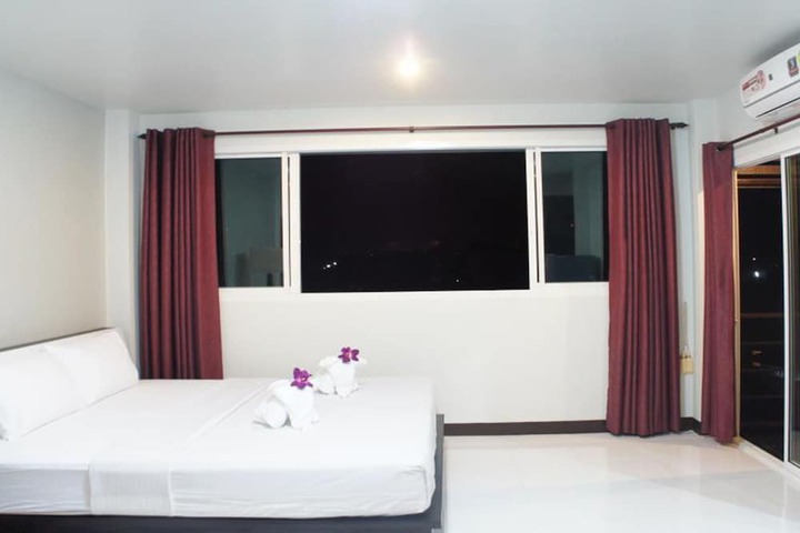 Room 17 of 38