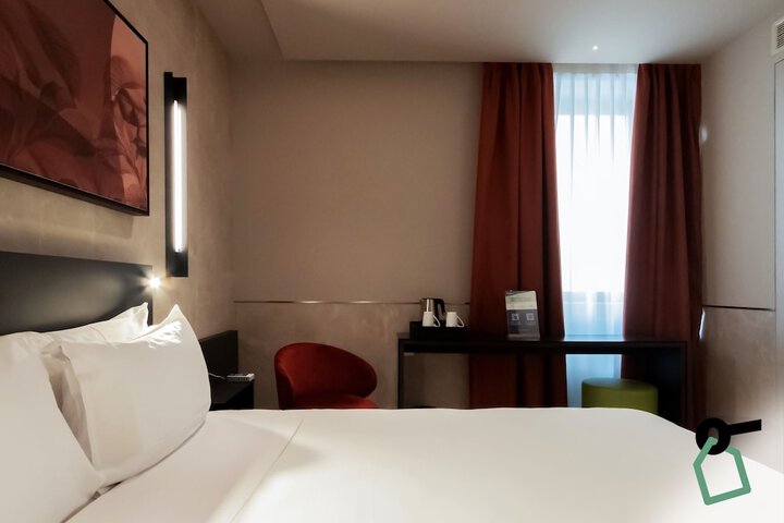 Room 8 of 27