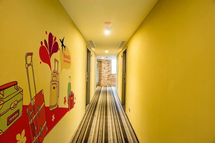 Ballroom/Hall 29 of 32