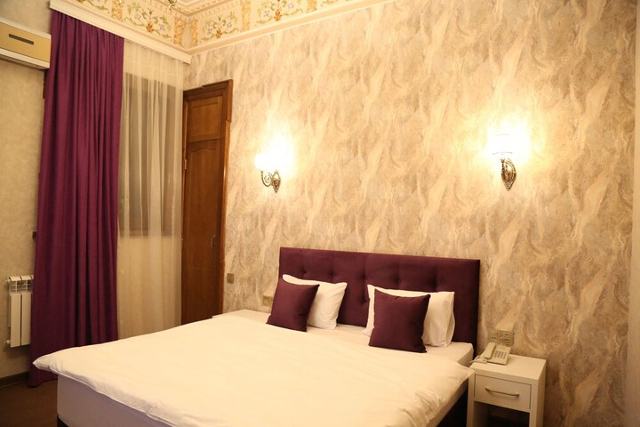 Room 4 of 15