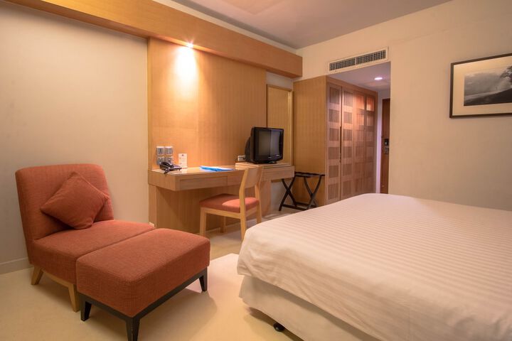Room 14 of 48