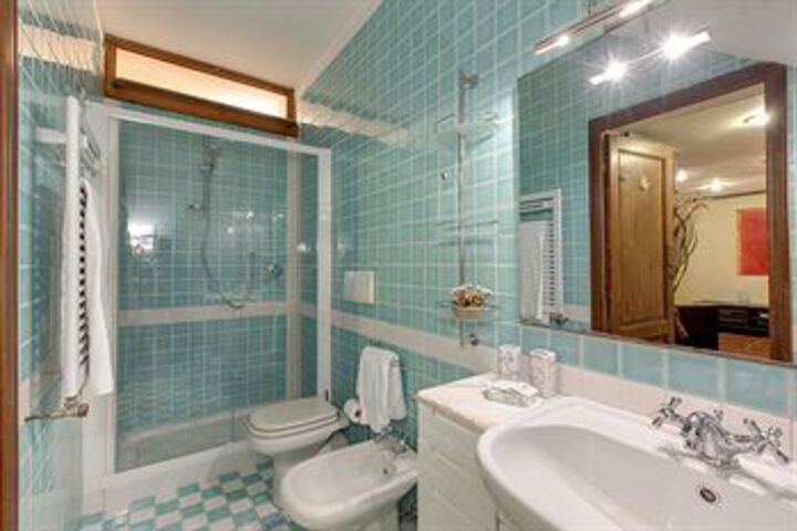 Room 2 of 166