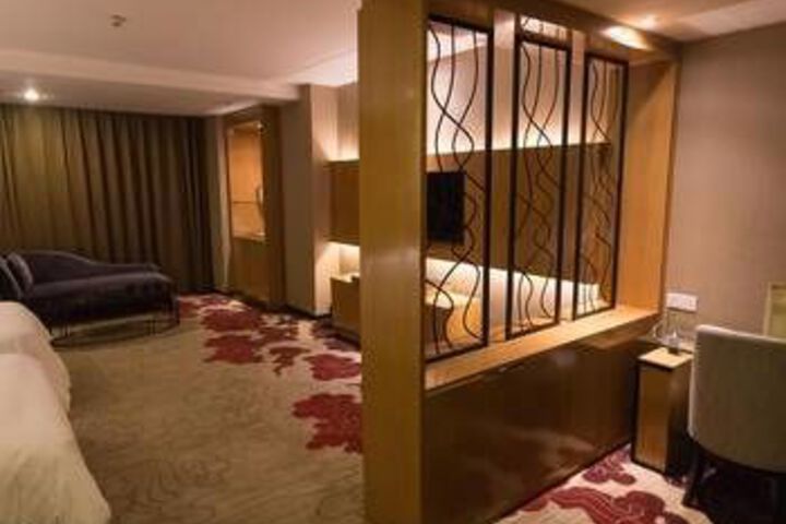 Room 32 of 36