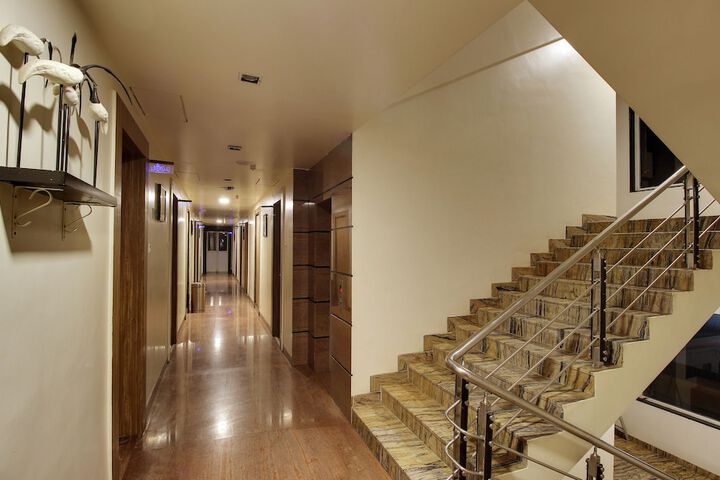 Ballroom/Hall 63 of 68
