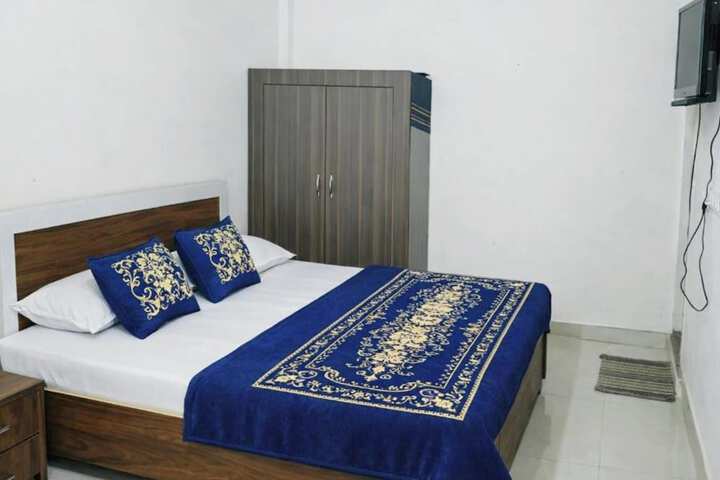Room 10 of 13