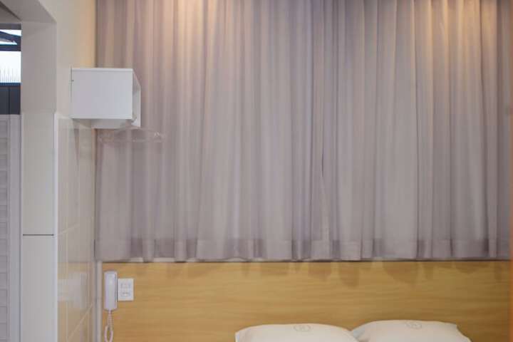 Room 27 of 65
