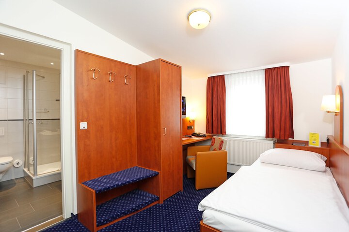Room 10 of 31