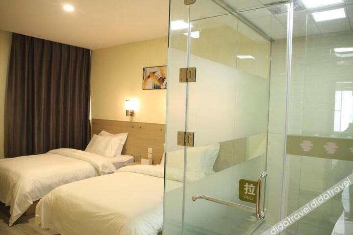 hangtian Hotel (Pingdingshan Railway Station)