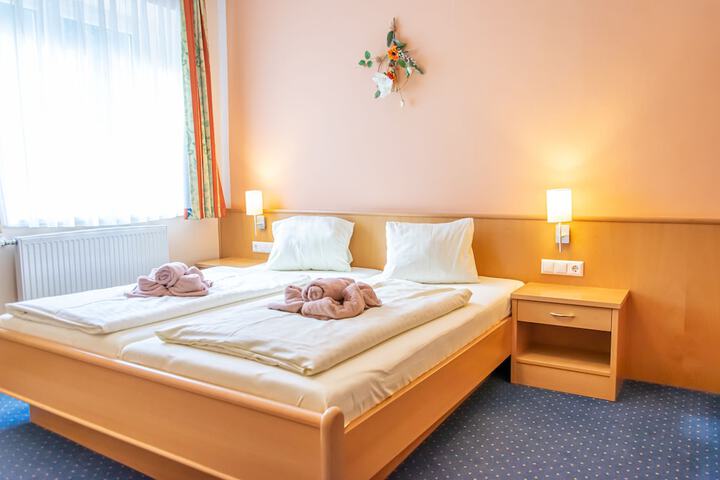 Room 4 of 32