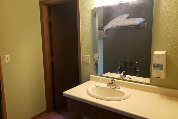 Bathroom sink