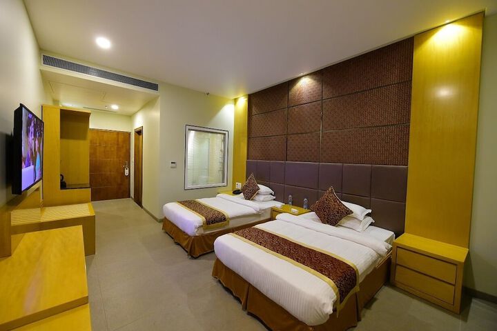 Room 7 of 11