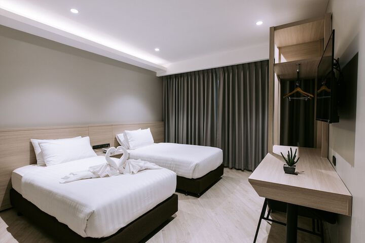 Room 34 of 100