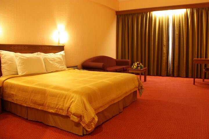 Room 9 of 94