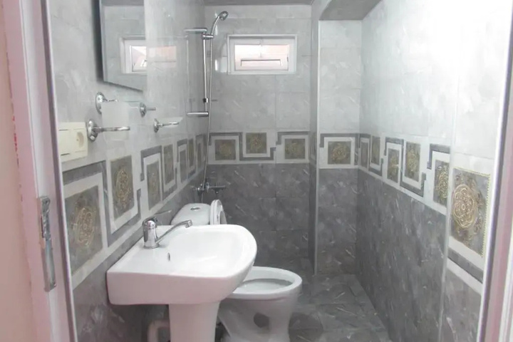 Room 10 of 20
