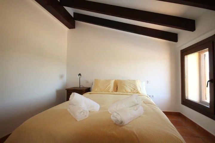 Room 6 of 18