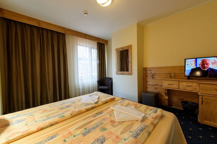 Room 6 of 62
