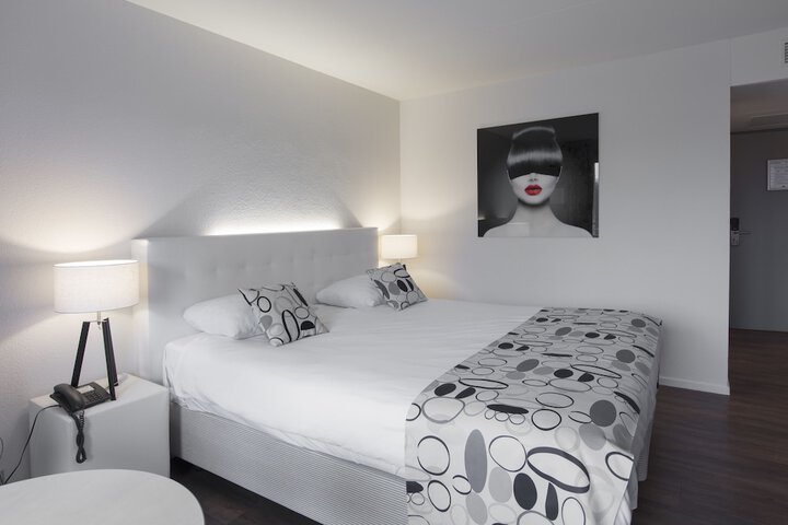 Room 10 of 115