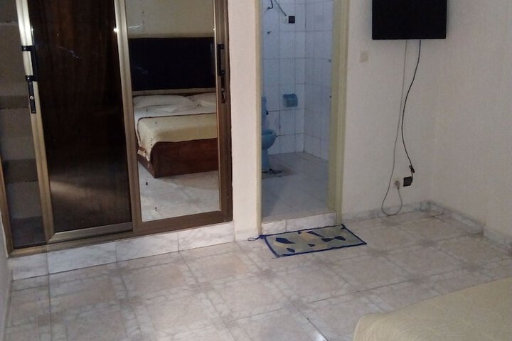 Room 21 of 33