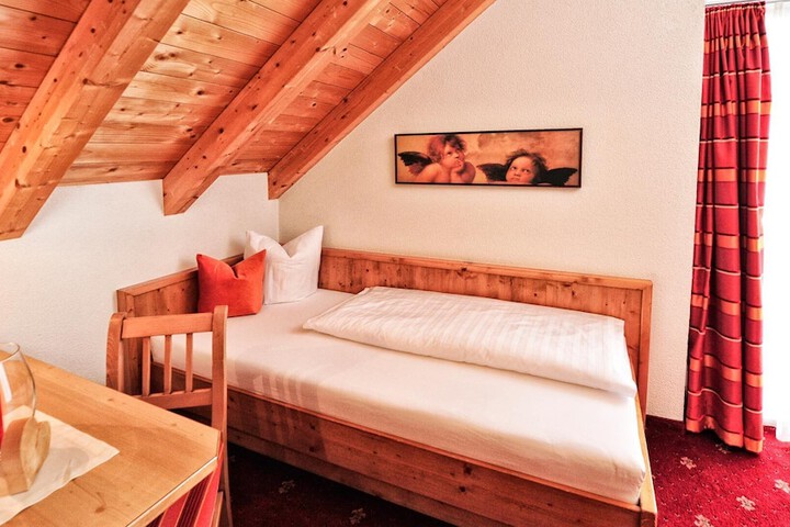 Room 6 of 38
