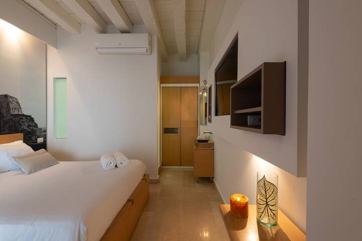 Room 13 of 42