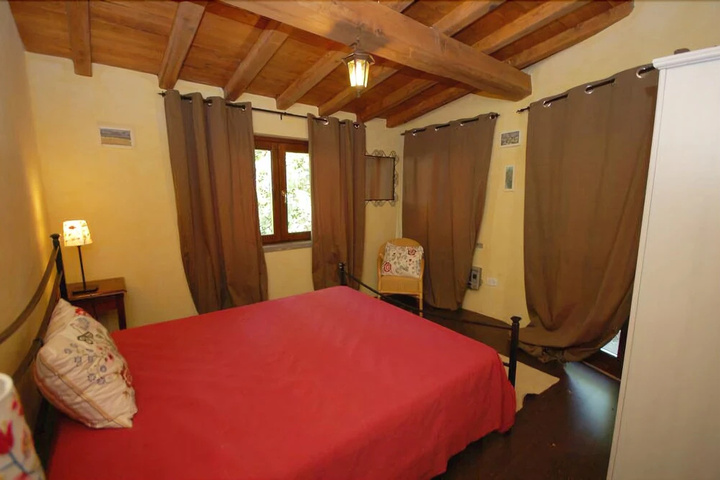 Room 4 of 17
