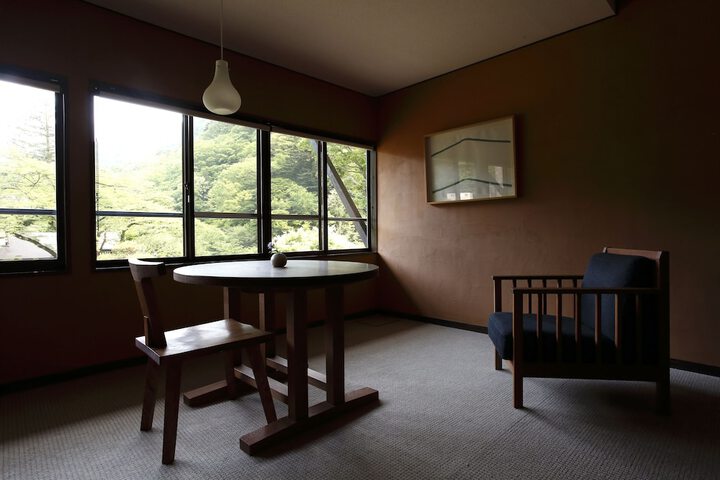 Room 11 of 38