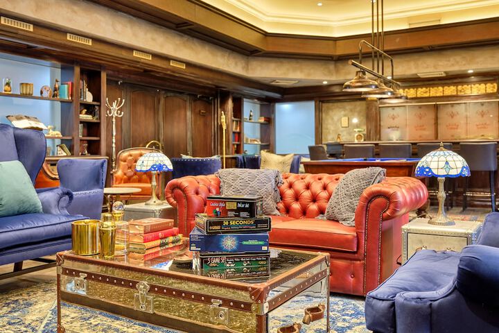 Lounge 74 of 127
