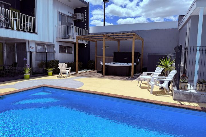 Pool 44 of 52
